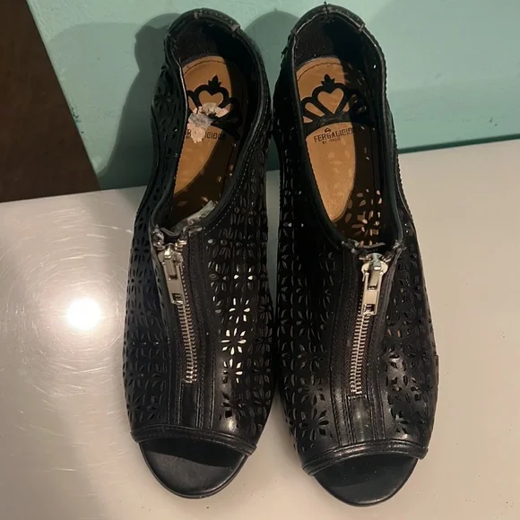 Heeels, zip front sandals - Picture 2 of 4